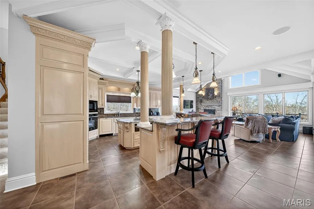 This $4 Million Missouri Estate Has Three Bodies of Water—and a Carriage House Big Enough for Another Life 9 27499 Franklin Rd Wright City MO 6339028