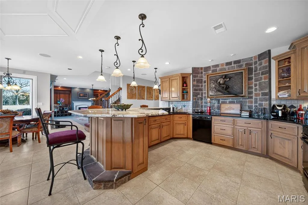 This $4 Million Missouri Estate Has Three Bodies of Water—and a Carriage House Big Enough for Another Life 14 27499 Franklin Rd Wright City MO 6339059