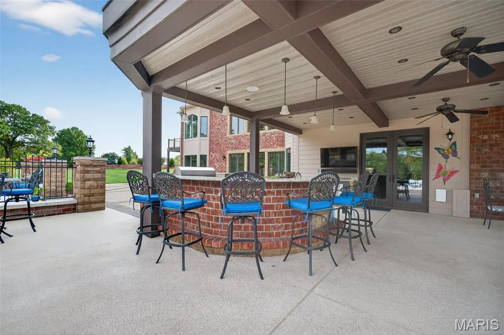This $4 Million Missouri Estate Has Three Bodies of Water—and a Carriage House Big Enough for Another Life 18 27499 Franklin Rd Wright City MO 6339065