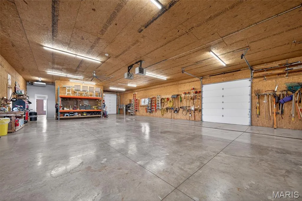 This $4 Million Missouri Estate Has Three Bodies of Water—and a Carriage House Big Enough for Another Life 22 27499 Franklin Rd Wright City MO 6339090