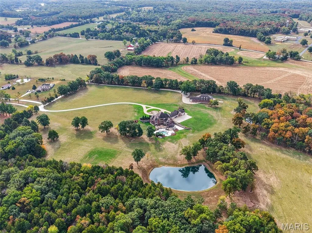 This $4 Million Missouri Estate Has Three Bodies of Water—and a Carriage House Big Enough for Another Life 23 27499 Franklin Rd Wright City MO 6339094
