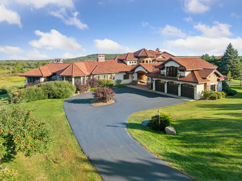 $12 Million Lake Superior Estate Brings Tuscan Grandeur to One of Minnesota's Most Extraordinary Waterfront Settings 1 2824 Jean Duluth Rd Duluth MN 5580402