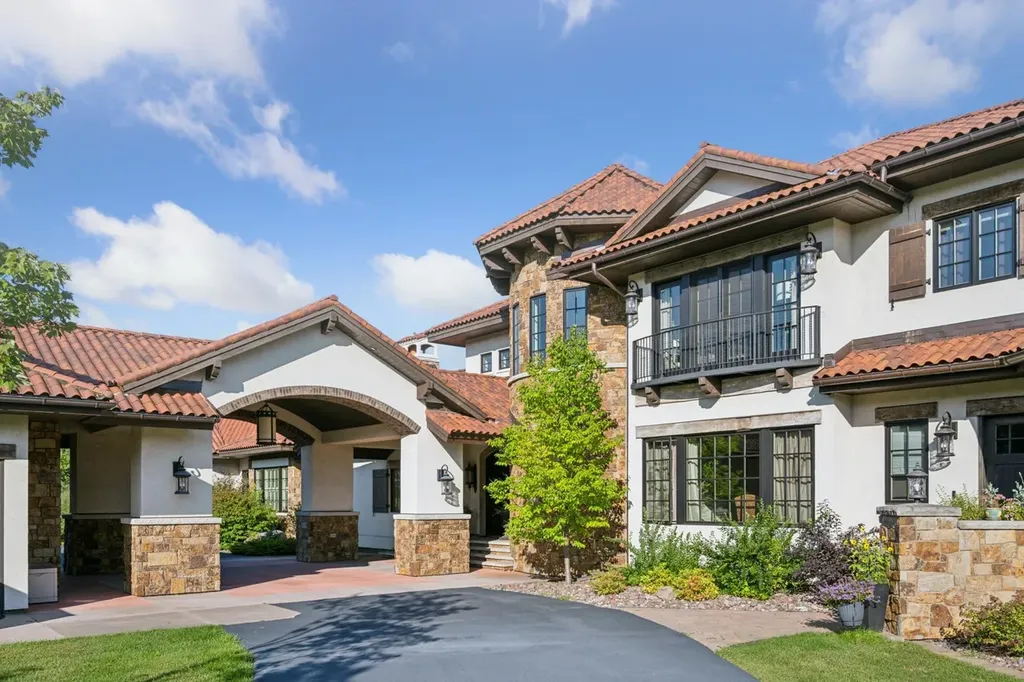$12 Million Lake Superior Estate Brings Tuscan Grandeur to One of Minnesota's Most Extraordinary Waterfront Settings 4 2824 Jean Duluth Rd Duluth MN 5580405