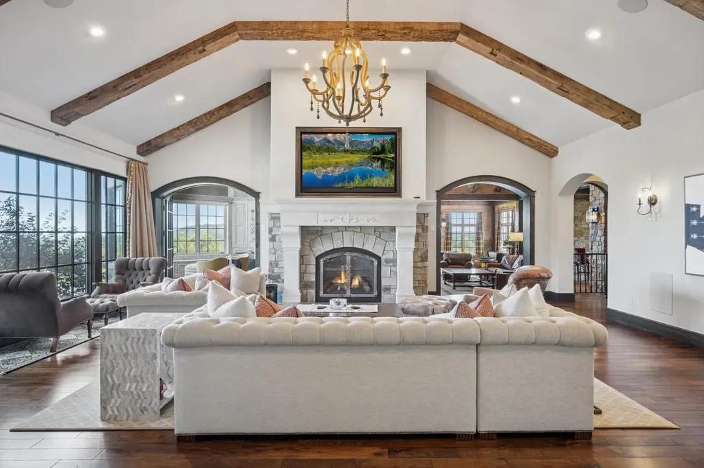$12 Million Lake Superior Estate Brings Tuscan Grandeur to One of Minnesota's Most Extraordinary Waterfront Settings 6 2824 Jean Duluth Rd Duluth MN 5580418