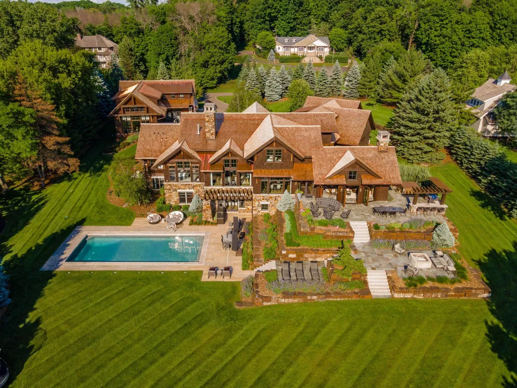 A $13.9 Million Lake Minnetonka Estate Comes With Two Houses—and a Tunnel Between Them 3 475 Oxford Rd Long Lake MN 5535670