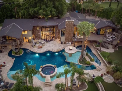 A $9.3 Million Phoenix Estate Sits on Nearly 2 Acres at the Foot of Camelback Mountain 2 A $9.3 Million Phoenix Estate Sits on Nearly 2 Acres at the Foot of Camelback Mountain