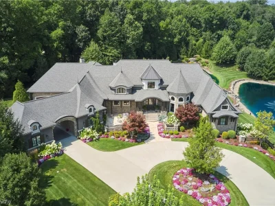 This $3.9 Million Ohio Estate Has a Room Just for Handbags—and a Backyard Built Around Waterfalls 3 This $3.9 Million Ohio Estate Has a Room Just for Handbags—and a Backyard Built Around Waterfalls