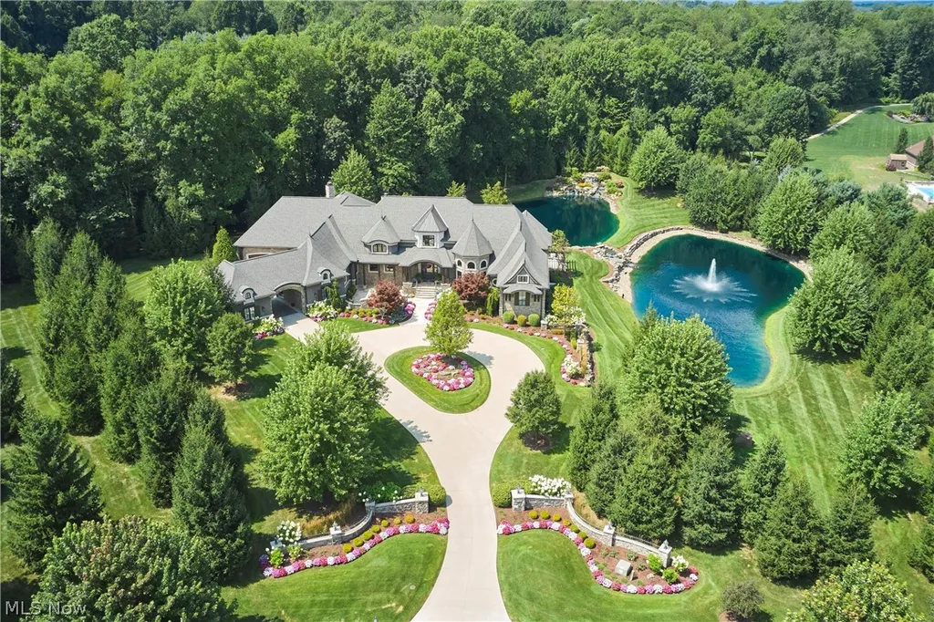 This $3.9 Million Ohio Estate Has a Room Just for Handbags—and a Backyard Built Around Waterfalls 2 520 Arbor Falls Dr Wadsworth OH 4428103