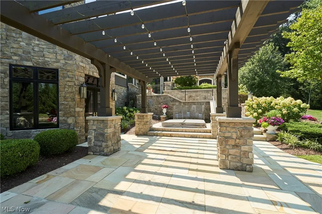 This $3.9 Million Ohio Estate Has a Room Just for Handbags—and a Backyard Built Around Waterfalls 12 520 Arbor Falls Dr Wadsworth OH 4428128
