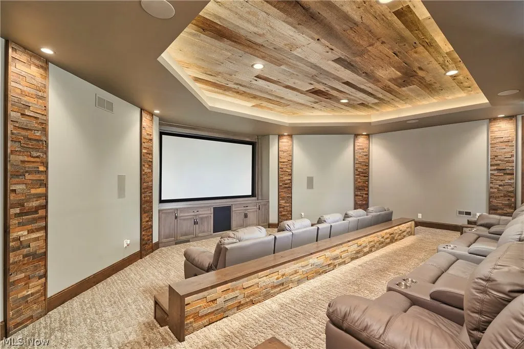 This $3.9 Million Ohio Estate Has a Room Just for Handbags—and a Backyard Built Around Waterfalls 17 520 Arbor Falls Dr Wadsworth OH 4428141