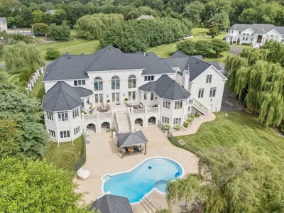 Twelve Bedrooms Outside Washington, D.C.: This $3.75 Million Virginia Estate Is Really Three Homes in One 2 Twelve Bedrooms Outside Washington, D.C.: This $3.75 Million Virginia Estate Is Really Three Homes in One