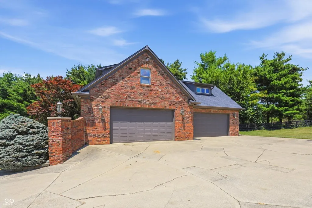 For $5.75 Million, This Indiana Country Estate Comes With Two Pools, a Horse Barn and Room for Eight Cars 27 6158 State Road 144 Greenwood IN 46143128