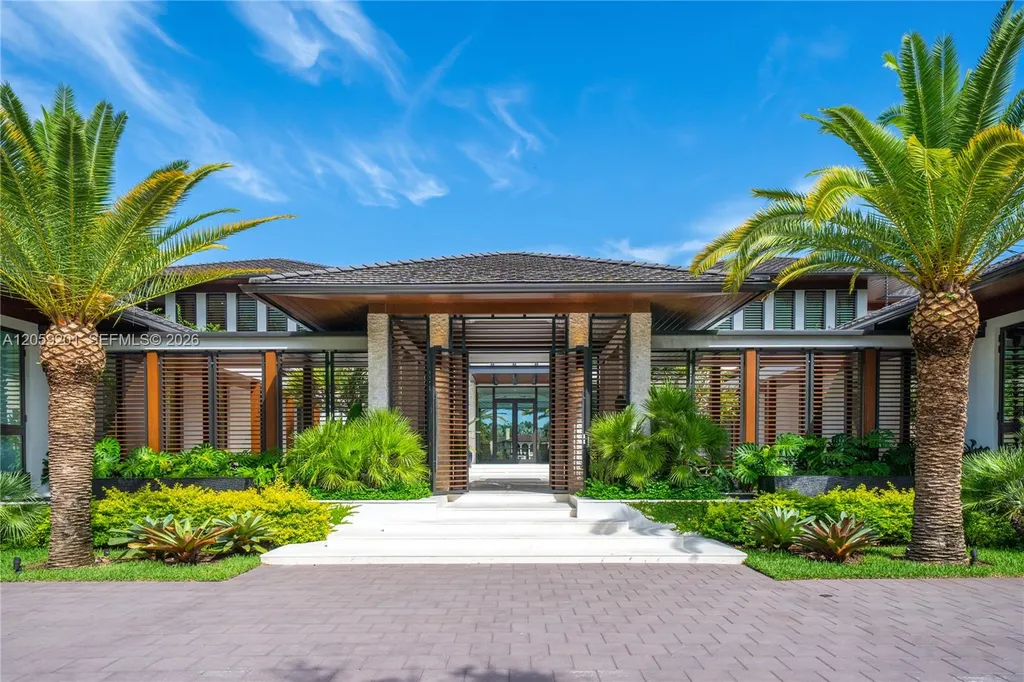 A $78 Million Miami Estate Turns 260 Feet of Waterfront Into a Private Yachting Resort 2 641 Leucadendra Dr Coral Gables FL 3315605