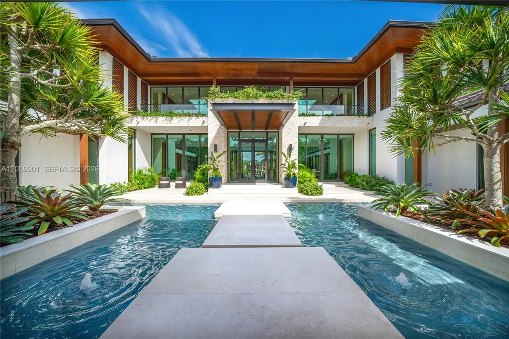 A $78 Million Miami Estate Turns 260 Feet of Waterfront Into a Private Yachting Resort 3 641 Leucadendra Dr Coral Gables FL 3315606