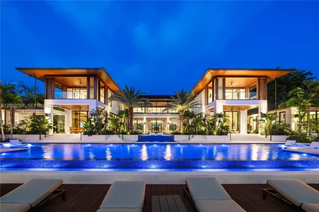 A $78 Million Miami Estate Turns 260 Feet of Waterfront Into a Private Yachting Resort