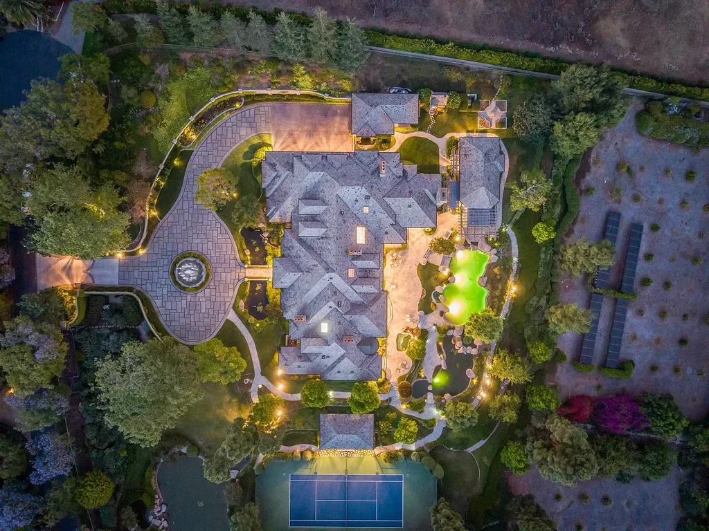 It Took Six Years to Build This $16.5 Million California Estate—and Some of Its Details Are Centuries Older 15 6590 Calle Reina Rancho Santa Fe CA 11