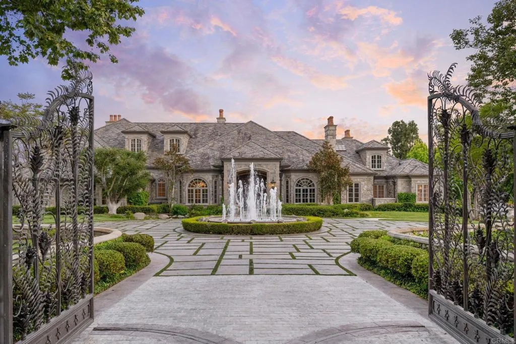 It Took Six Years to Build This $16.5 Million California Estate—and Some of Its Details Are Centuries Older 3 6590 Calle Reina Rancho Santa Fe CA 17
