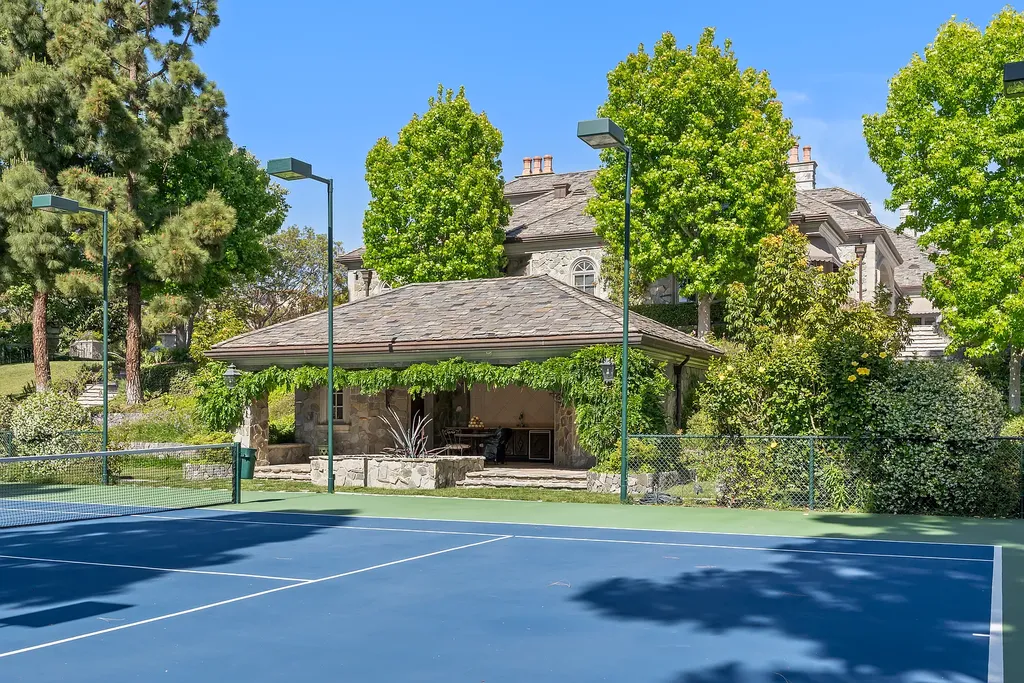 It Took Six Years to Build This $16.5 Million California Estate—and Some of Its Details Are Centuries Older 13 6590 Calle Reina Rancho Santa Fe CA 4