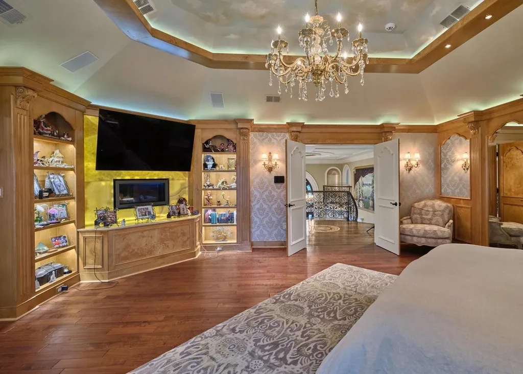 A $5.495 Million Pennsylvania Estate With a Three-Story Closet and Indoor Pool Returns to the Market 13 Grenoble Manor at 1265 Grenoble Rd Ivyland PA 14
