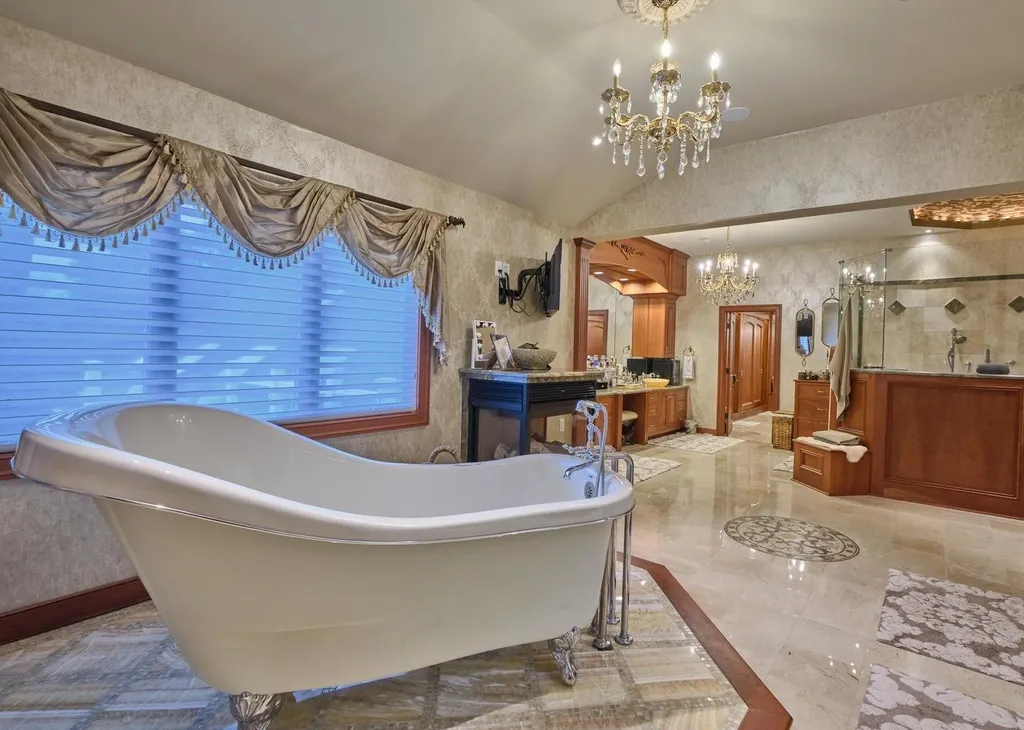 A $5.495 Million Pennsylvania Estate With a Three-Story Closet and Indoor Pool Returns to the Market 14 Grenoble Manor at 1265 Grenoble Rd Ivyland PA 15