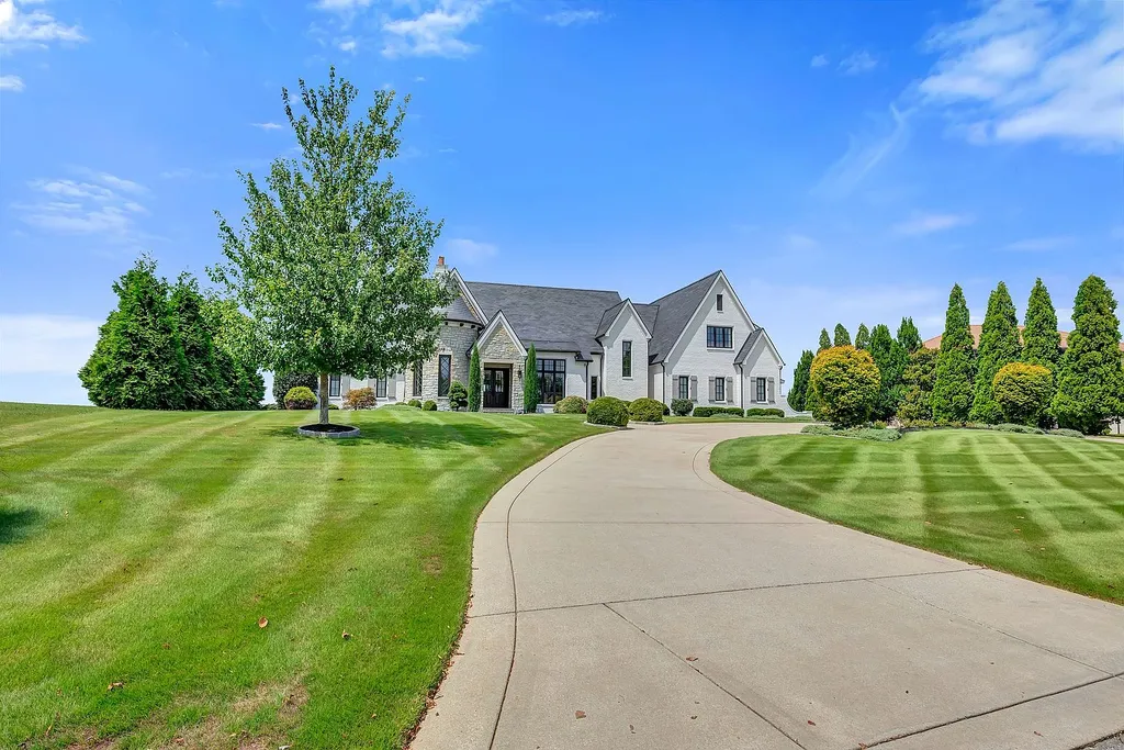 A $6.8 Million Hilltop Estate Captures One of Franklin's Most Spectacular 180-Degree Views 3 Spectacular Hilltop Estate at 467 Canterbury Rise Franklin TN 2