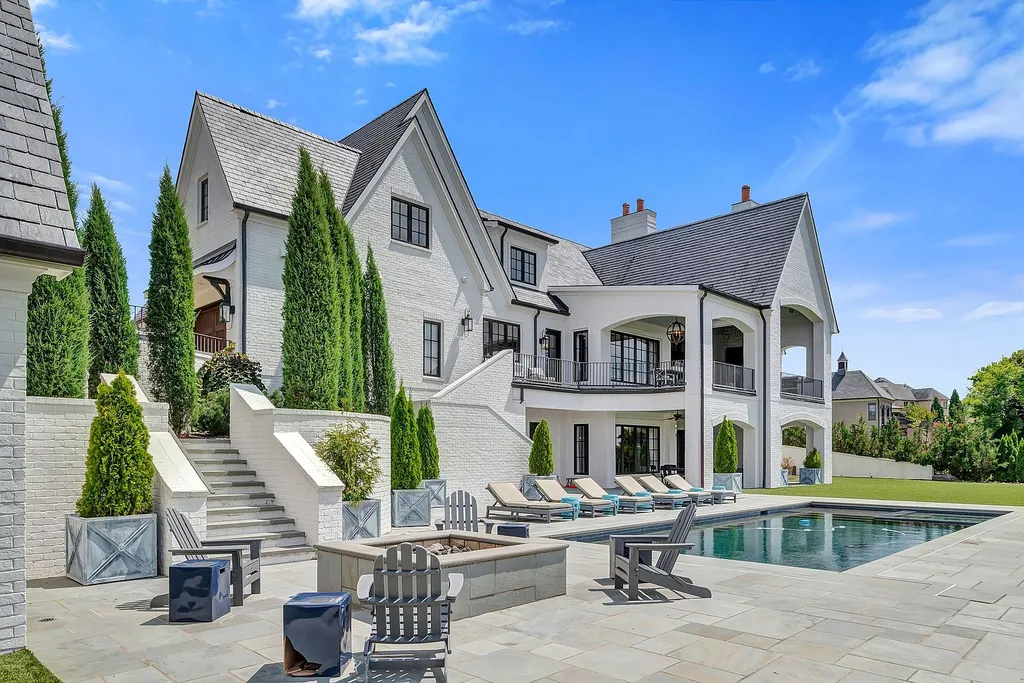A $6.8 Million Hilltop Estate Captures One of Franklin's Most Spectacular 180-Degree Views 14 Spectacular Hilltop Estate at 467 Canterbury Rise Franklin TN 24