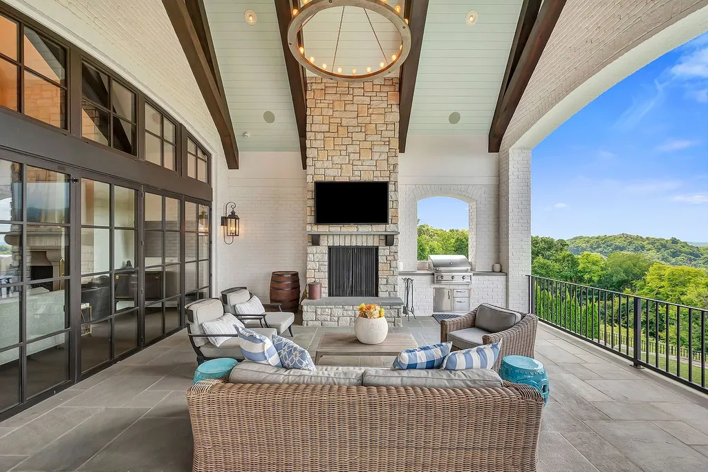 A $6.8 Million Hilltop Estate Captures One of Franklin's Most Spectacular 180-Degree Views 13 Spectacular Hilltop Estate at 467 Canterbury Rise Franklin TN 27
