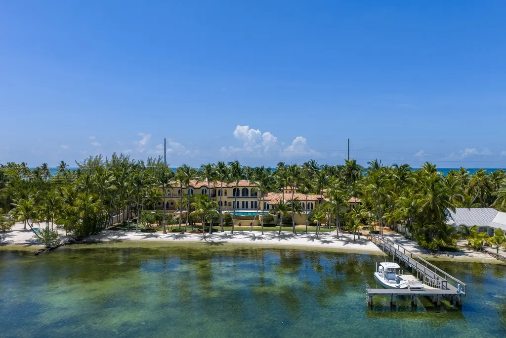 $29 Million Villa Lago Is One of the Florida Keys' Most Extraordinary Waterfront Estates 19 Villa Lago at 75090 Overseas Hwy Islamorada FL 86