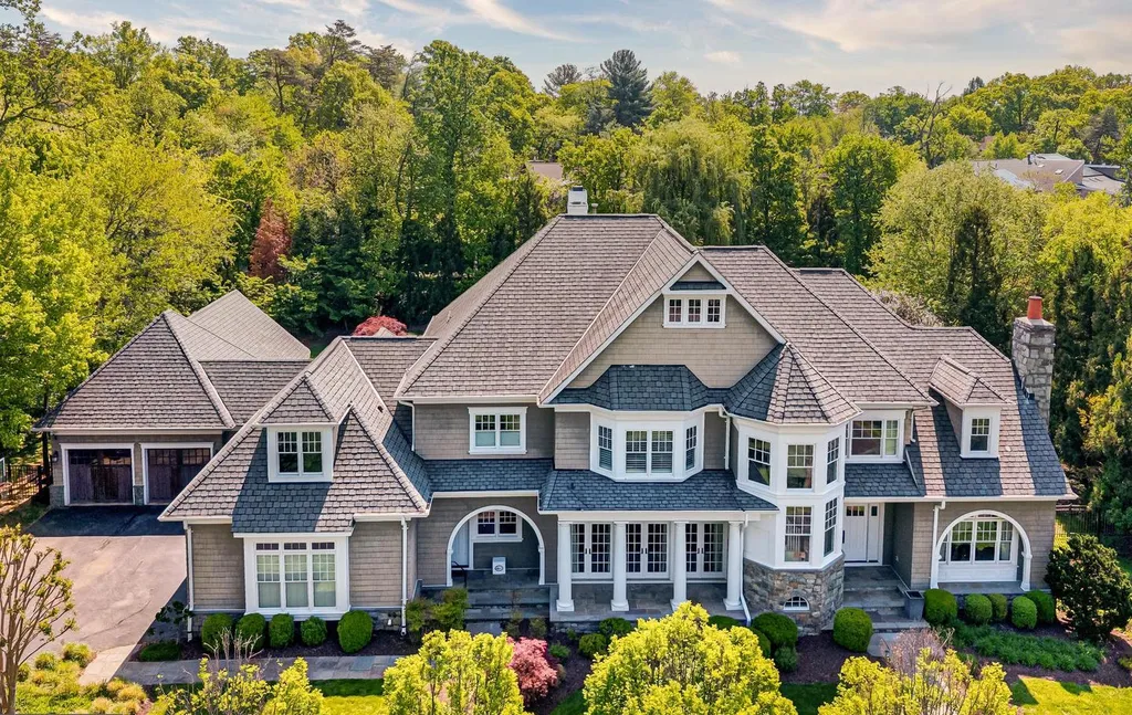 Architect-Designed Potomac Estate With a Pool House and Putting Green Lists for $3,699,000 1 10021 Counselman Rd Potomac MD 2085401