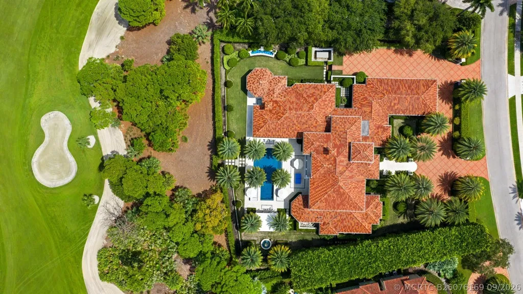 Reimagined Palm Beach Gardens Estate with Private Access to the First Hole at Old Palm Hits the Market for $23,500,000 21 11607 Charisma Way Palm Beach Gardens FL04