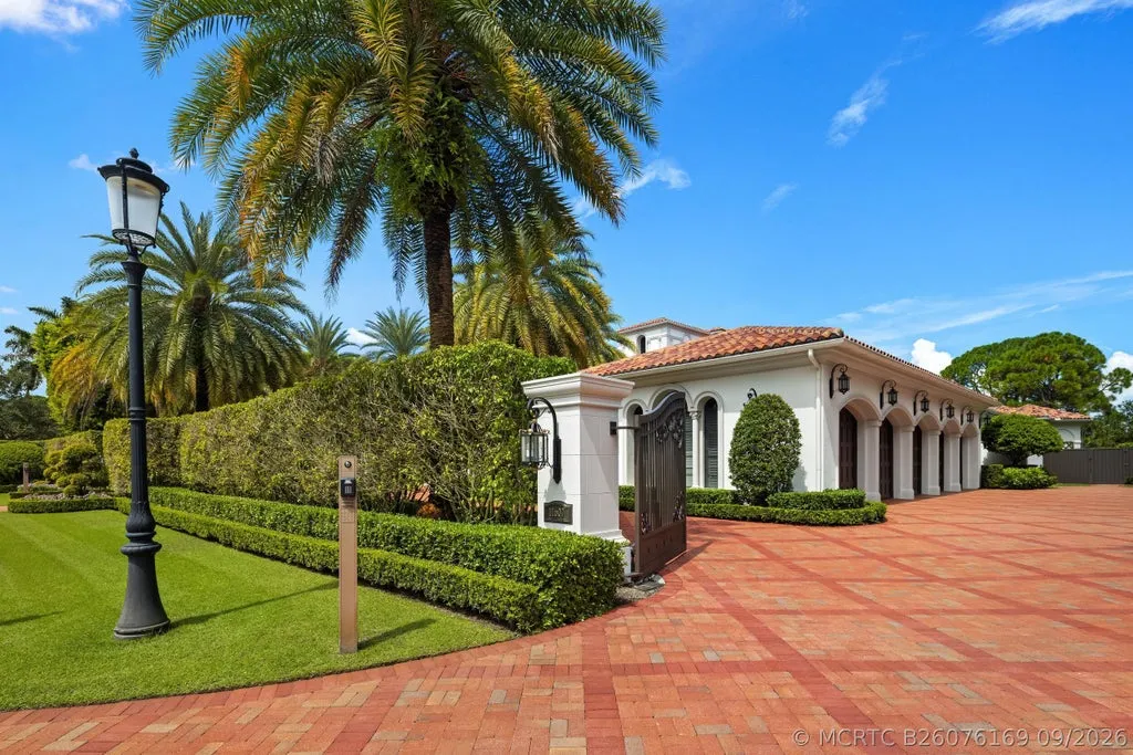 Reimagined Palm Beach Gardens Estate with Private Access to the First Hole at Old Palm Hits the Market for $23,500,000 15 11607 Charisma Way Palm Beach Gardens FL54