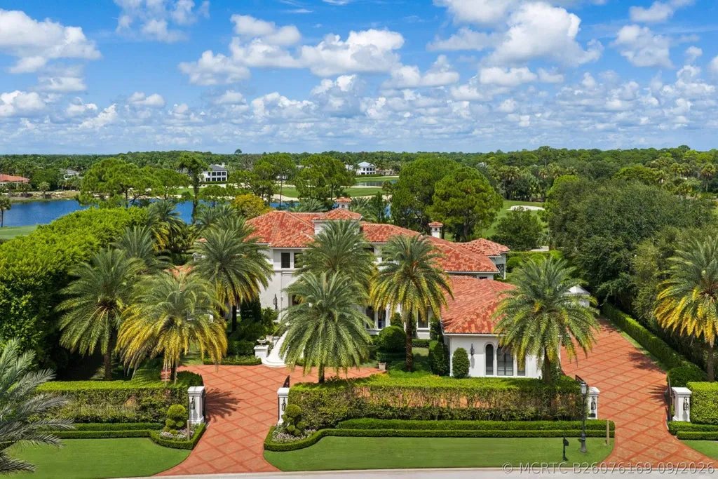 Reimagined Palm Beach Gardens Estate with Private Access to the First Hole at Old Palm Hits the Market for $23,500,000 20 11607 Charisma Way Palm Beach Gardens FL58