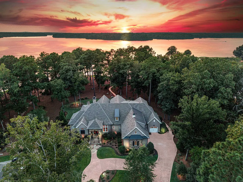 Exceptional Lake Oconee Estate With More Than 300 Feet of Shoreline Lists for $6.795 Million 3 1201 Big Water Cir Greensboro GA 12