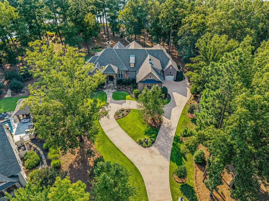 Exceptional Lake Oconee Estate With More Than 300 Feet of Shoreline Lists for $6.795 Million 22 1201 Big Water Cir Greensboro GA 13