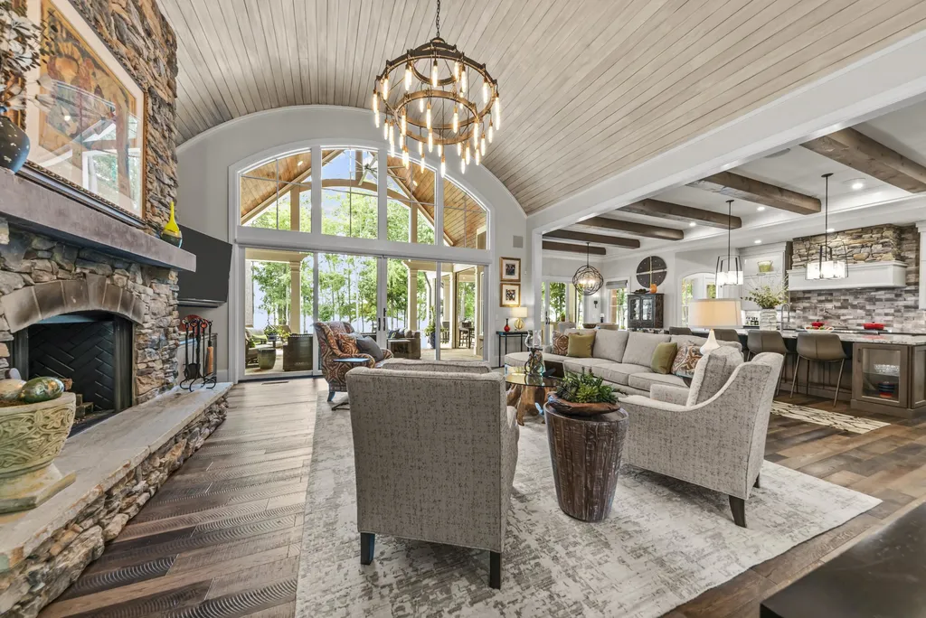 Exceptional Lake Oconee Estate With More Than 300 Feet of Shoreline Lists for $6.795 Million 7 1201 Big Water Cir Greensboro GA 23