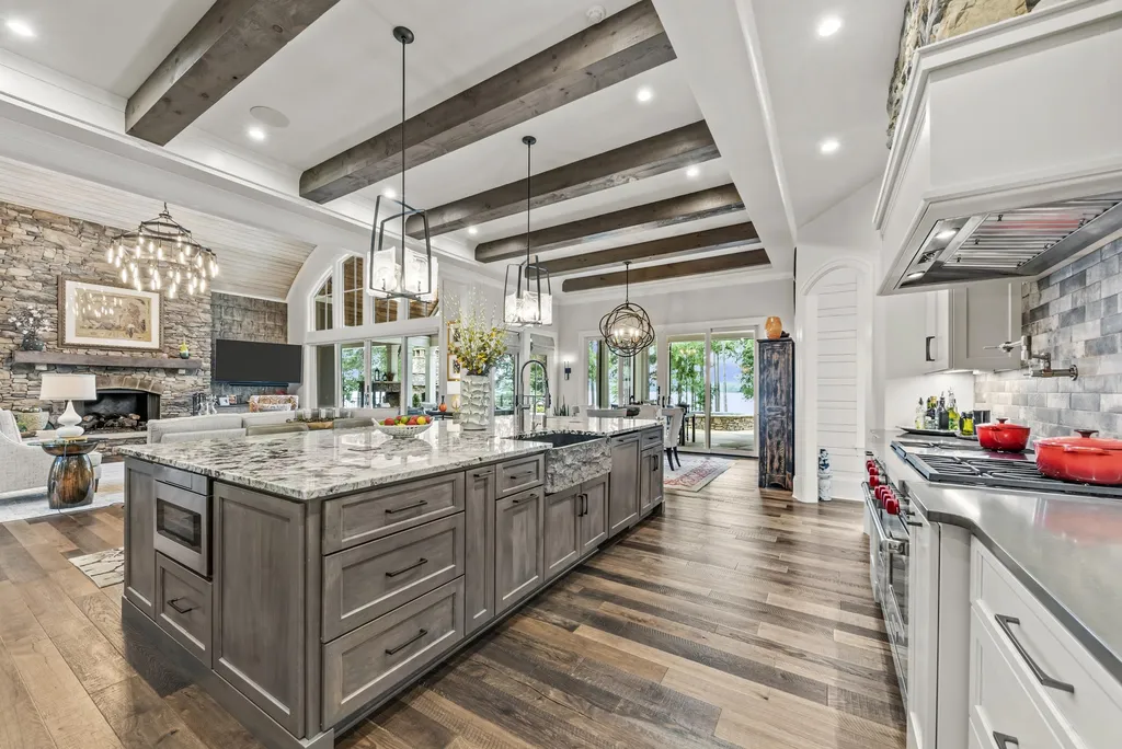 Exceptional Lake Oconee Estate With More Than 300 Feet of Shoreline Lists for $6.795 Million 12 1201 Big Water Cir Greensboro GA 4