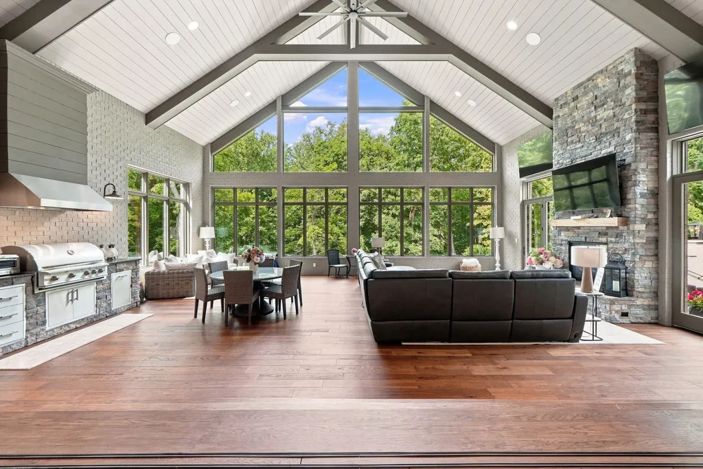 In Kentucky, a Newly Built Estate With Nearly 10,000 Square Feet Asks $5.395 Million 11 14462 River Glades Dr Prospect KY 4005923