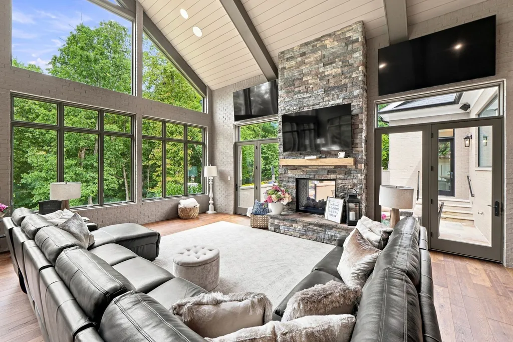 In Kentucky, a Newly Built Estate With Nearly 10,000 Square Feet Asks $5.395 Million 15 14462 River Glades Dr Prospect KY 4005924
