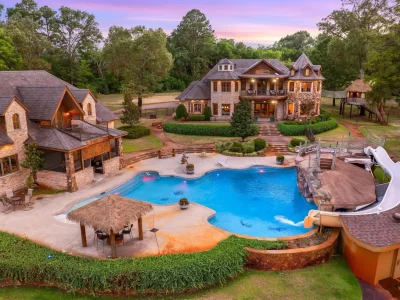 Secluded East Texas Estate With a 60,000-Gallon Grotto Pool and 5-Acre Lake Lists for $5 Million 2 Secluded East Texas Estate With a 60,000-Gallon Grotto Pool and 5-Acre Lake Lists for $5 Million