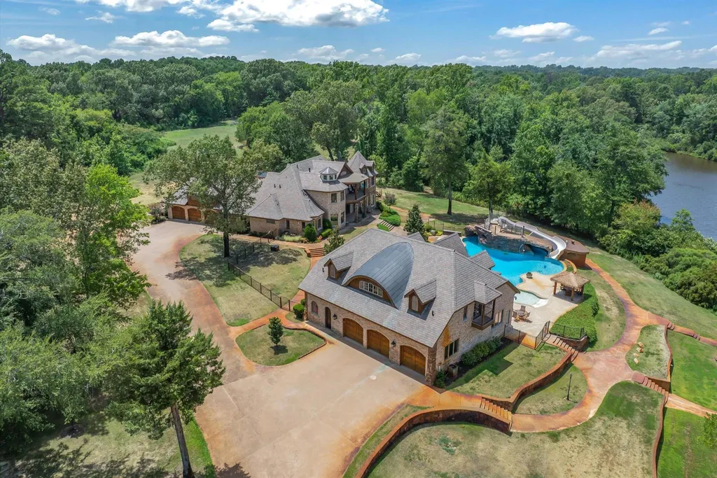 Secluded East Texas Estate With a 60,000-Gallon Grotto Pool and 5-Acre Lake Lists for $5 Million 18 15381 County Road 463 Lindale TX 7577106