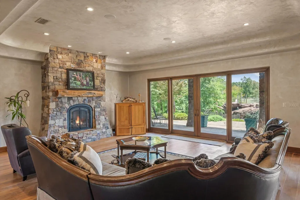Secluded East Texas Estate With a 60,000-Gallon Grotto Pool and 5-Acre Lake Lists for $5 Million 6 15381 County Road 463 Lindale TX 7577112
