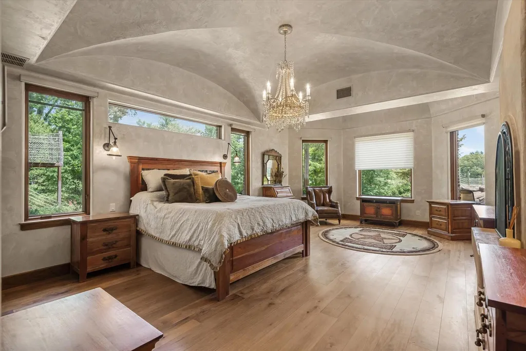 Secluded East Texas Estate With a 60,000-Gallon Grotto Pool and 5-Acre Lake Lists for $5 Million 8 15381 County Road 463 Lindale TX 7577117