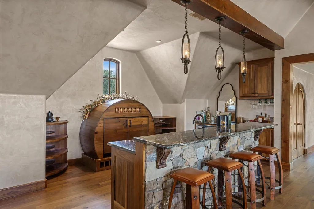 Secluded East Texas Estate With a 60,000-Gallon Grotto Pool and 5-Acre Lake Lists for $5 Million 16 15381 County Road 463 Lindale TX 7577128