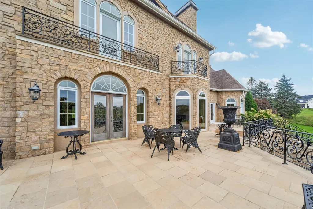Elegant West Des Moines Golf Estate Overlooking Two Glen Oaks Fairways Lists for $3,800,000 20 1746 Burr Oaks Dr West Des Moines IA 5026603