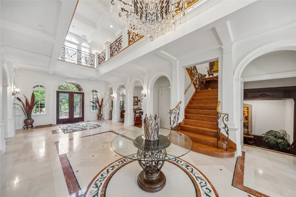 Elegant West Des Moines Golf Estate Overlooking Two Glen Oaks Fairways Lists for $3,800,000 4 1746 Burr Oaks Dr West Des Moines IA 5026606