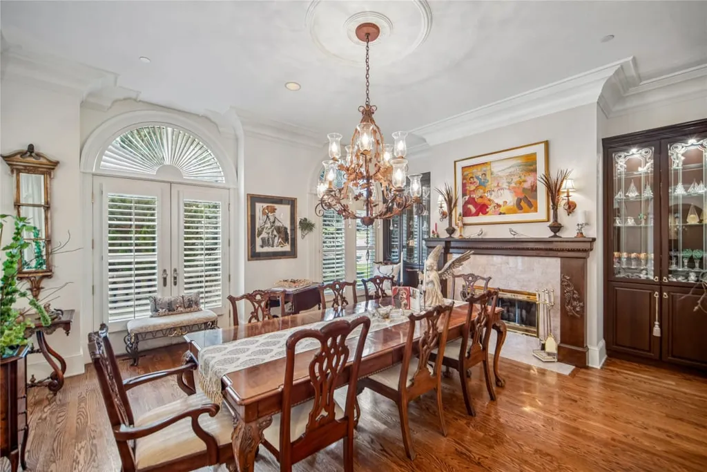 Elegant West Des Moines Golf Estate Overlooking Two Glen Oaks Fairways Lists for $3,800,000 6 1746 Burr Oaks Dr West Des Moines IA 5026607