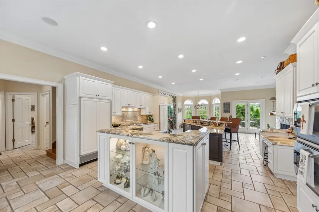 Elegant West Des Moines Golf Estate Overlooking Two Glen Oaks Fairways Lists for $3,800,000 10 1746 Burr Oaks Dr West Des Moines IA 5026609