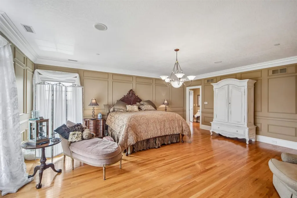 Elegant West Des Moines Golf Estate Overlooking Two Glen Oaks Fairways Lists for $3,800,000 12 1746 Burr Oaks Dr West Des Moines IA 5026617