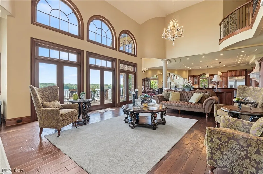 Lake-View Ohio Estate With an Eight-Car Heated Garage and Saltwater Pool Lists for $3,895,000 5 180 Via Napoli St North Lima OH 4445207