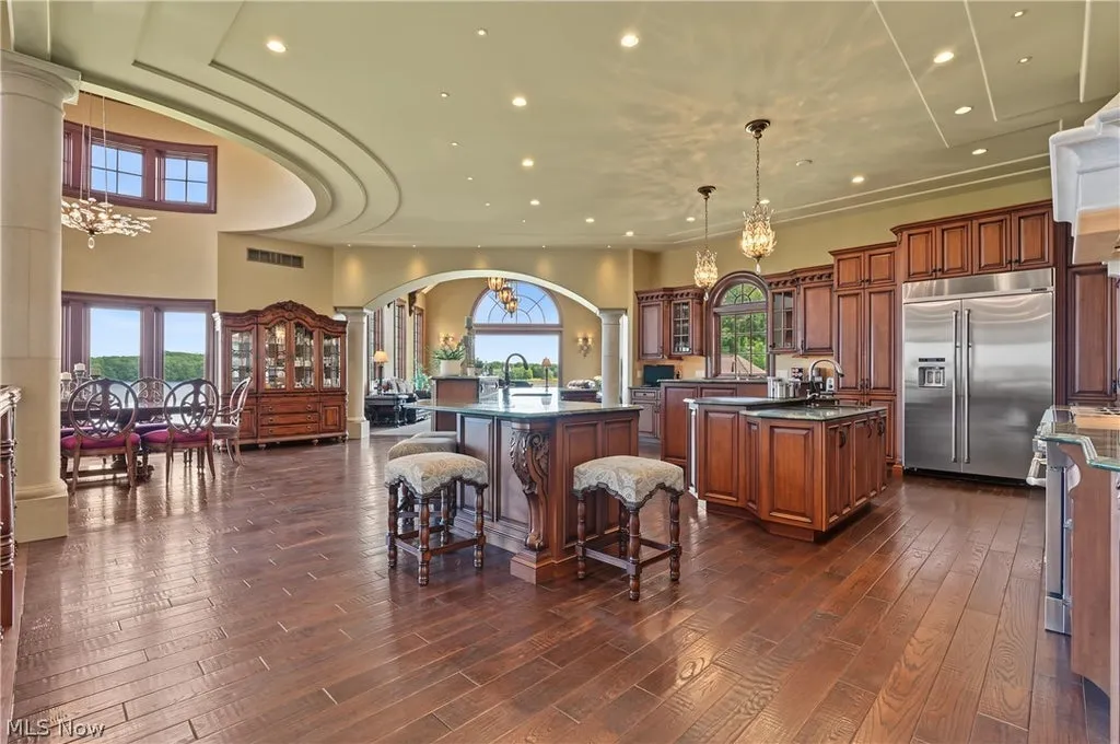 Lake-View Ohio Estate With an Eight-Car Heated Garage and Saltwater Pool Lists for $3,895,000 8 180 Via Napoli St North Lima OH 4445212